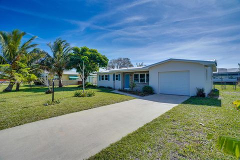 A home in Hutchinson Island