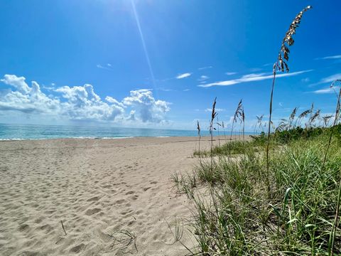 A home in Hutchinson Island