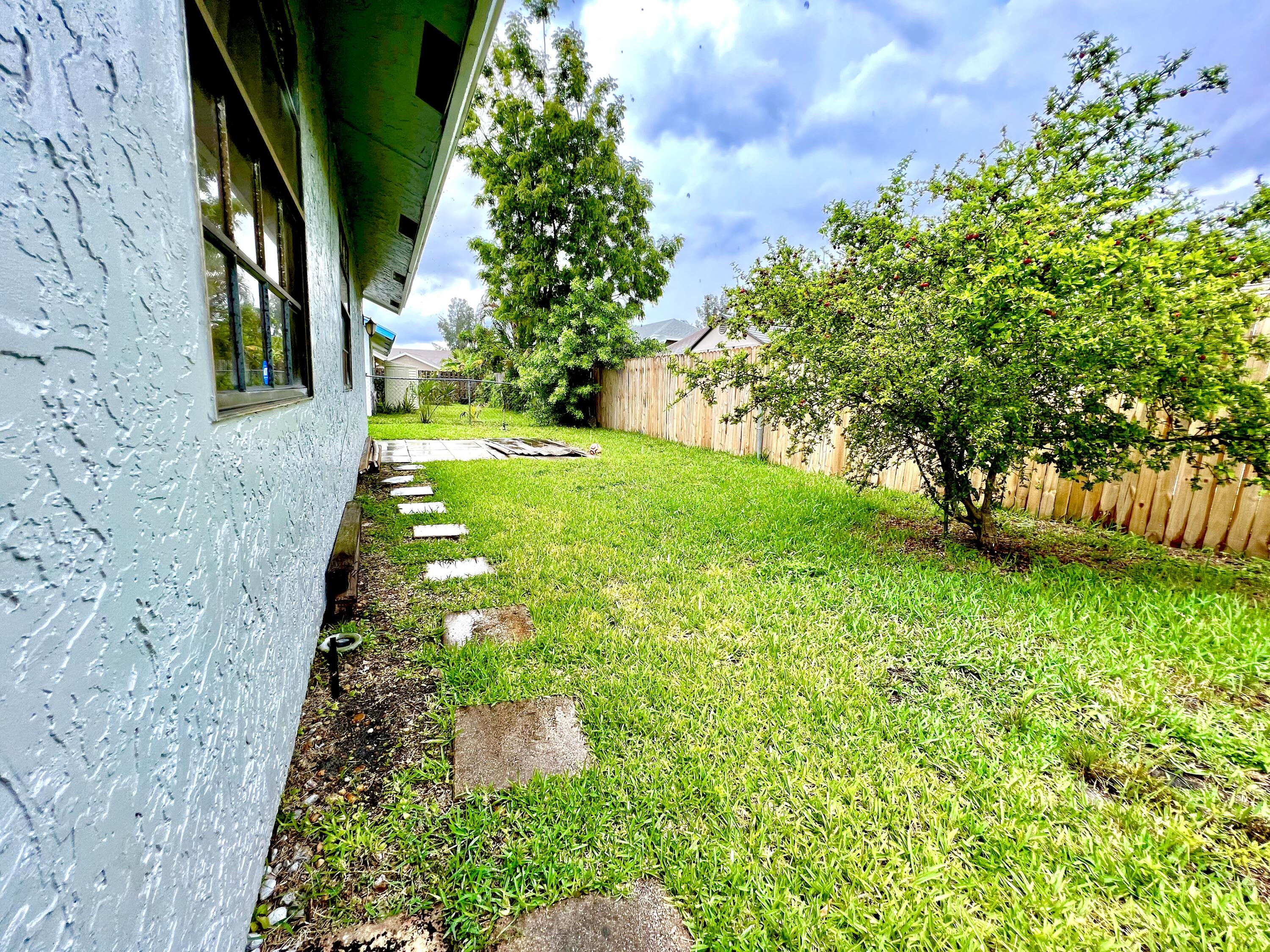 BOCA COUNTRY ESTATES COND - Residential