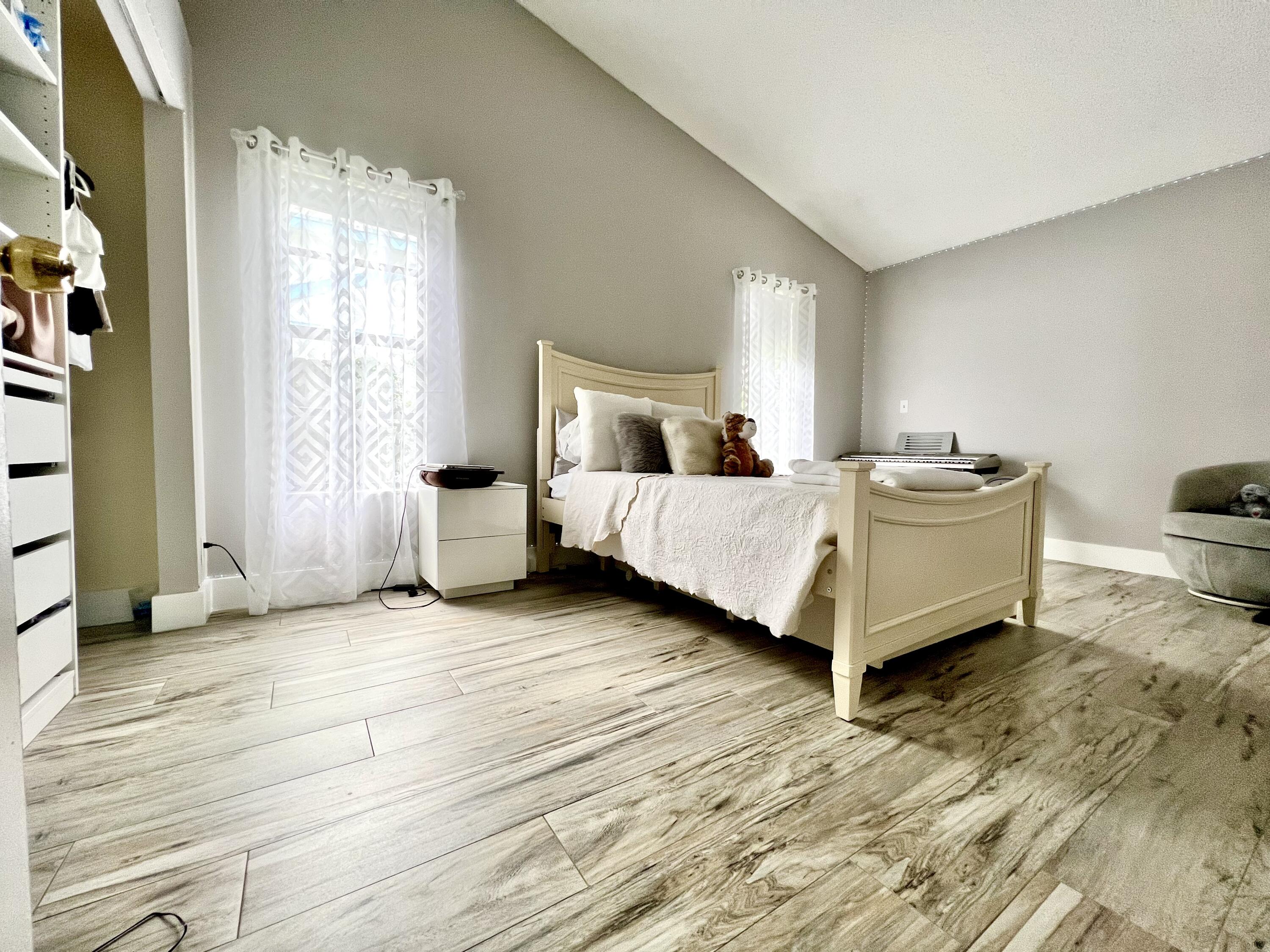 BOCA COUNTRY ESTATES COND - Residential