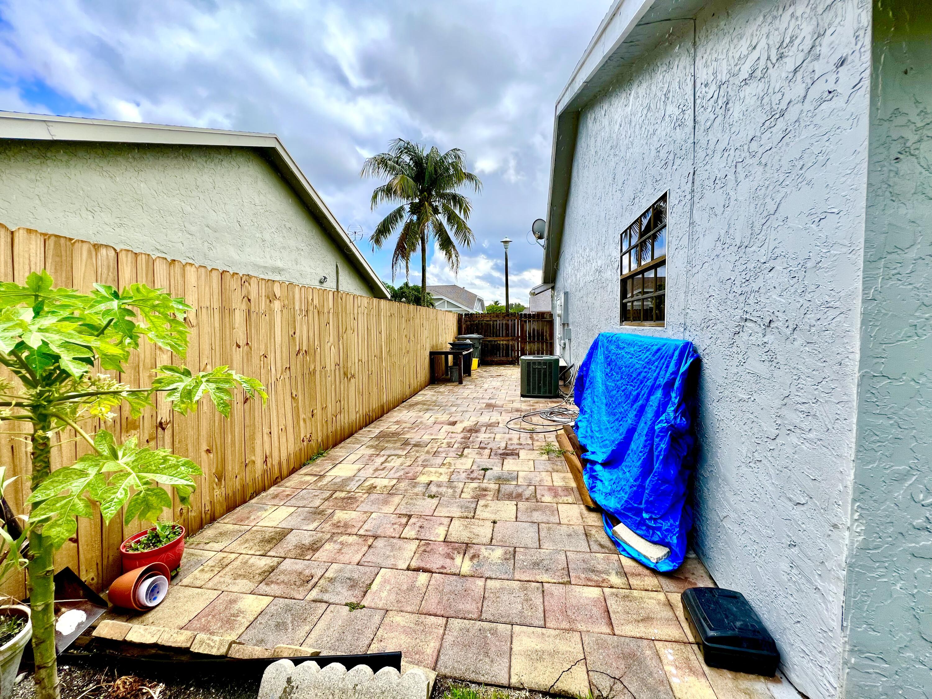 BOCA COUNTRY ESTATES COND - Residential