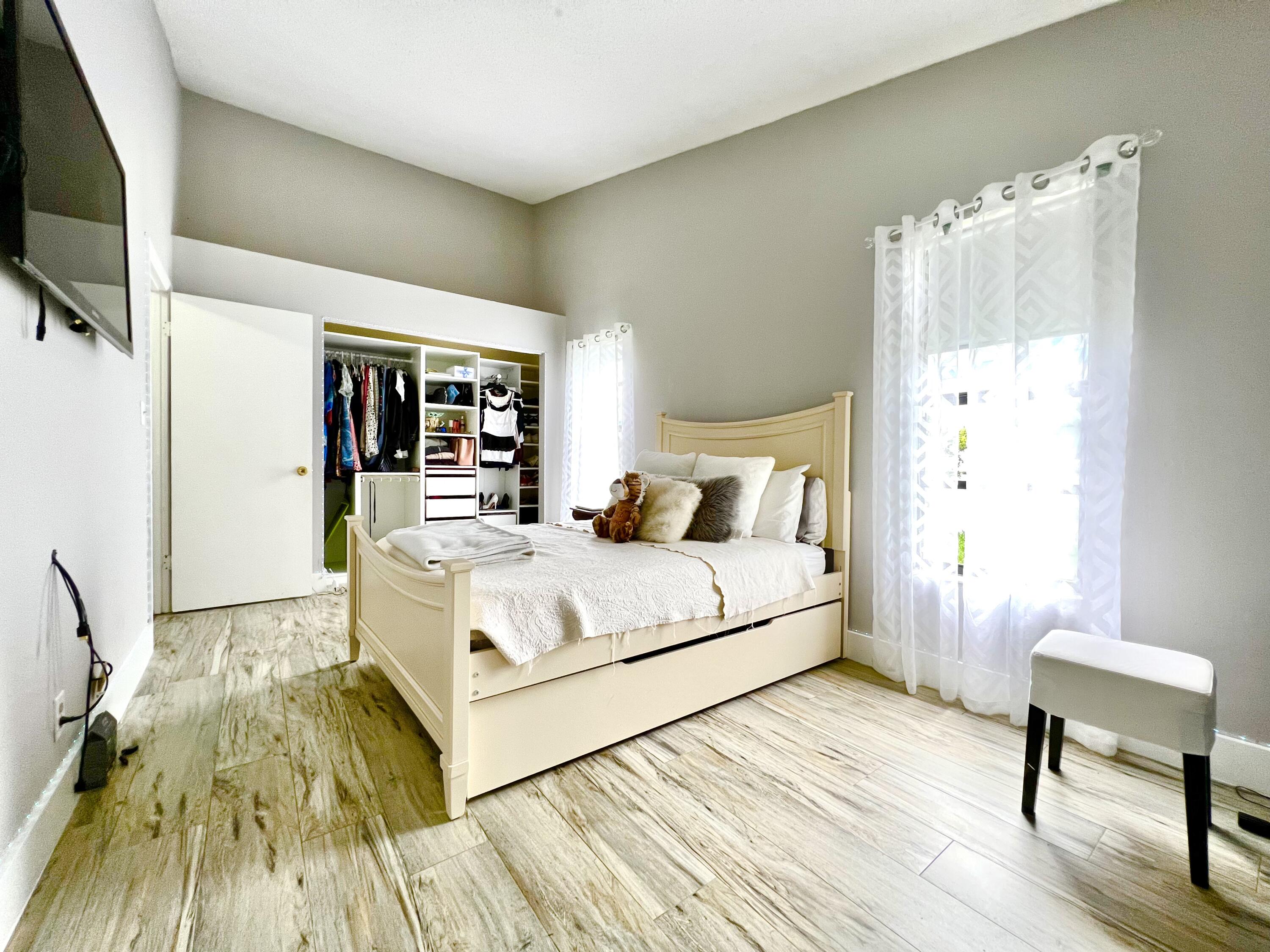 BOCA COUNTRY ESTATES COND - Residential