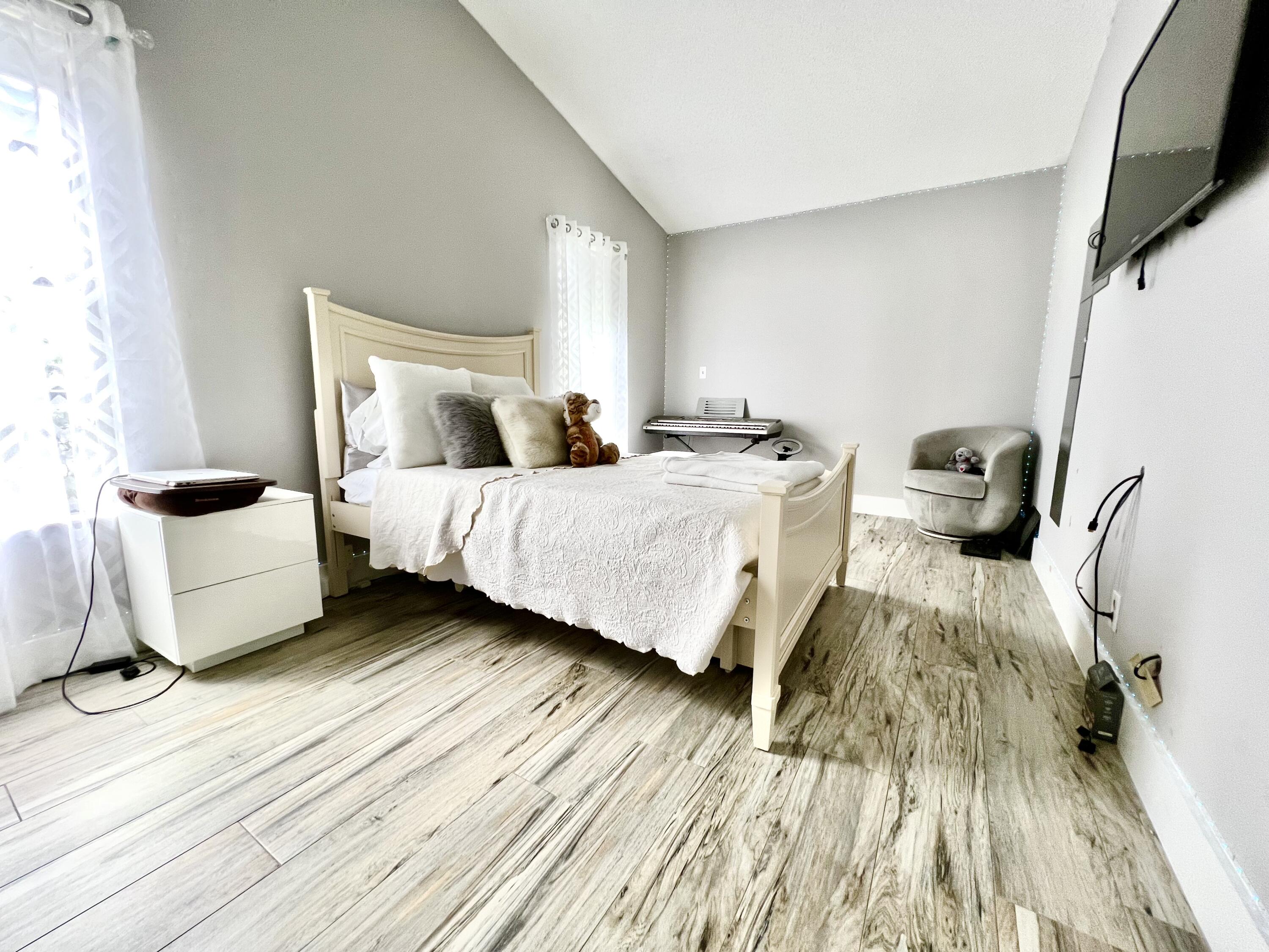 BOCA COUNTRY ESTATES COND - Residential