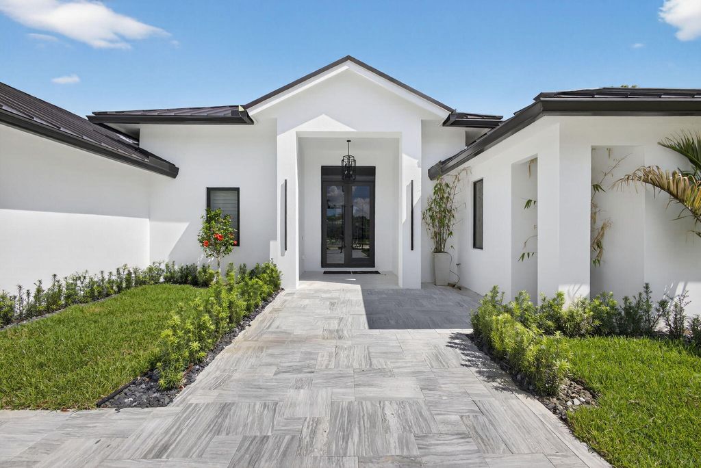 Photo of 8771 Man O War Road, Palm Beach Gardens, FL 33418 (MLS # B26009242)