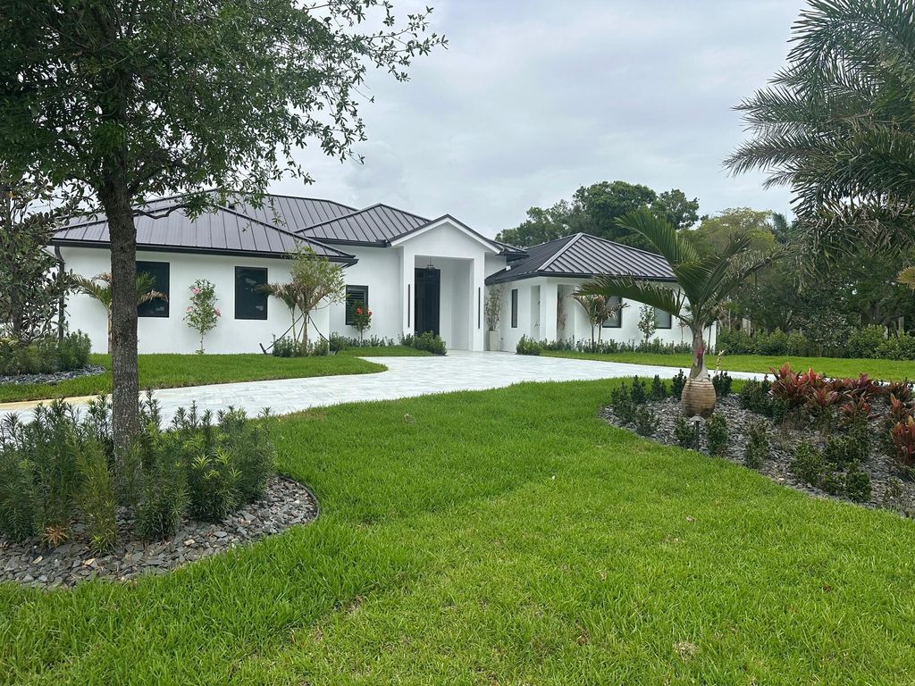 Photo of 8771 Man O War Road, Palm Beach Gardens, FL 33418 (MLS # B26009242)