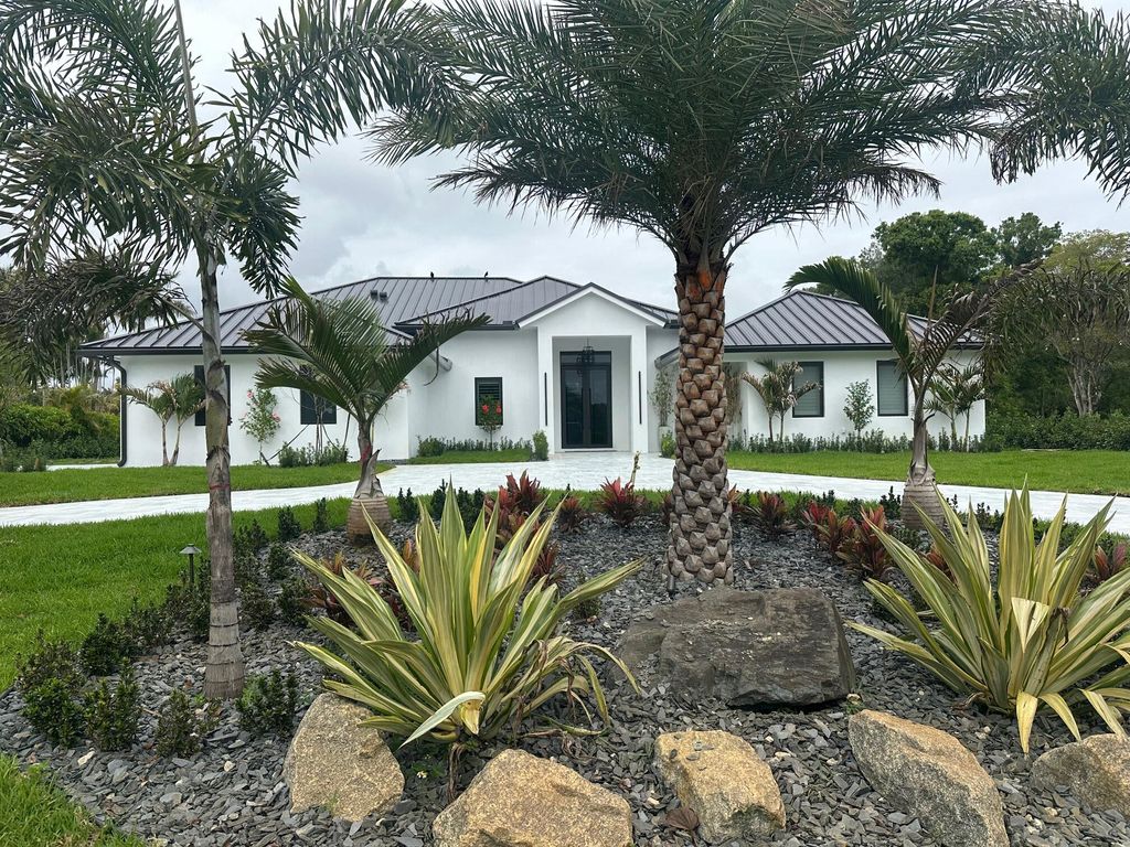 Photo of 8771 Man O War Road, Palm Beach Gardens, FL 33418 (MLS # B26009242)