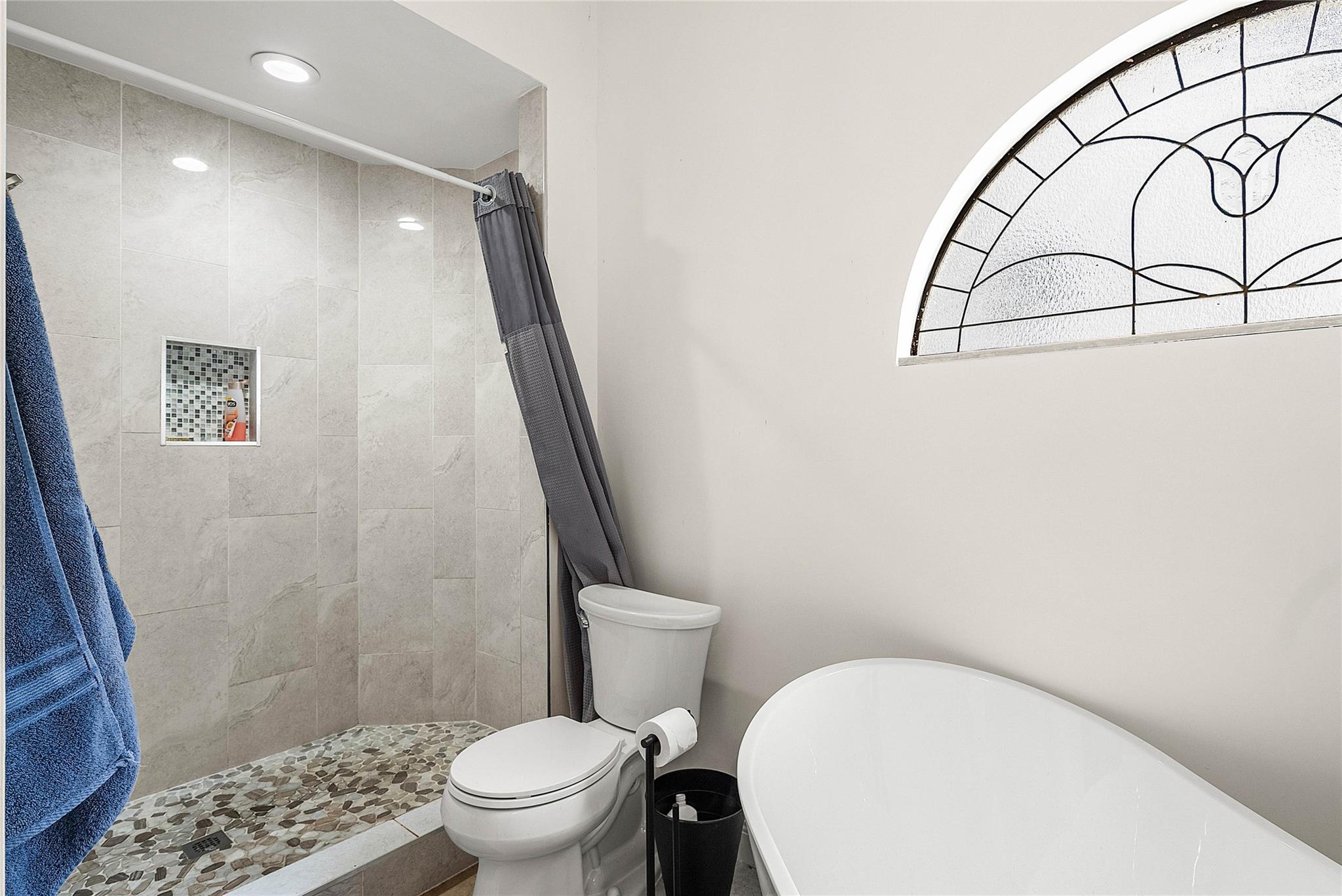 FAIRFIELDS LACUNA 3 - Residential Lease