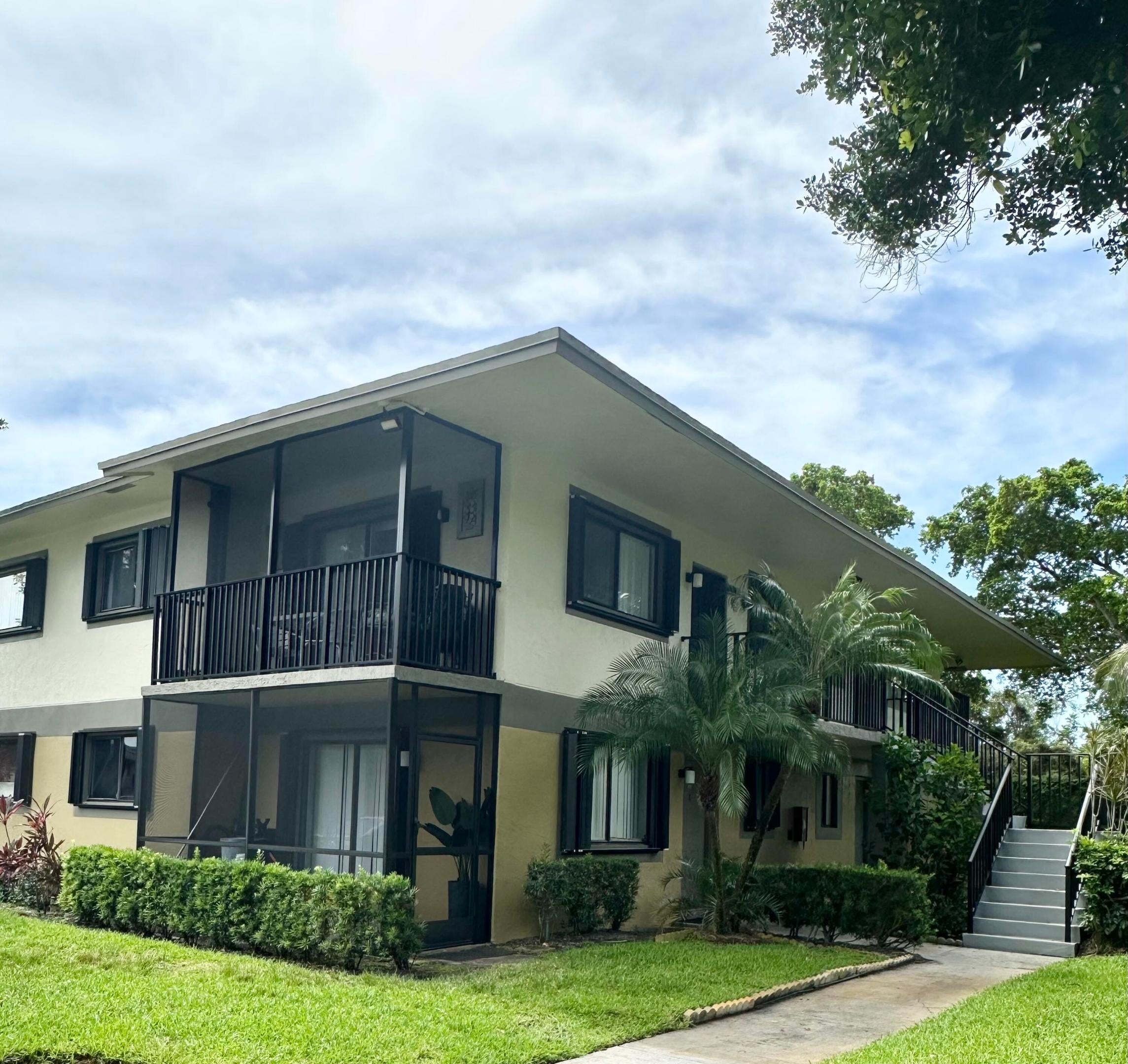 588 Trace Circle 211, Deerfield Beach FL 33441