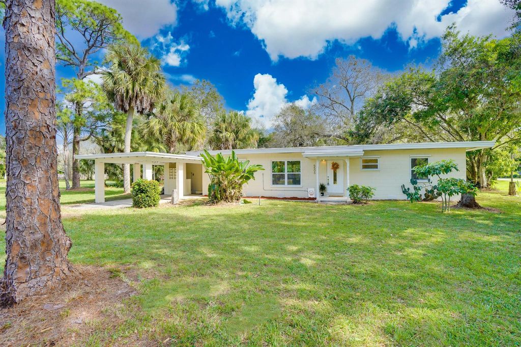 Photo of 5506 Oleander Avenue, Fort Pierce, FL 34982 (MLS # R10933623)