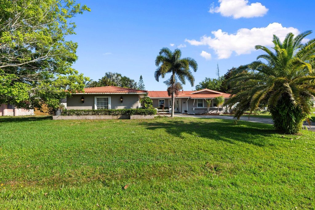 Photo of 184 NE Caprona Avenue, Port St Lucie, FL 34983 (MLS # R11096405)