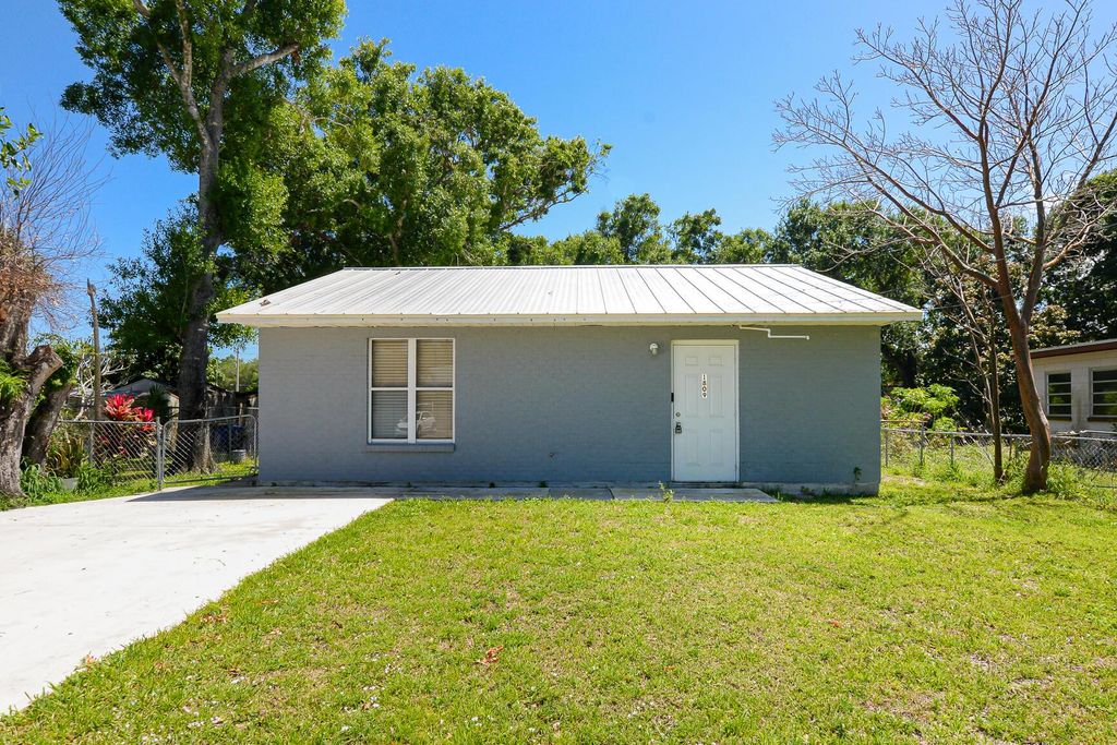 Photo of 1809 Tucker Court, Fort Pierce, FL 34950 (MLS # R11064468)