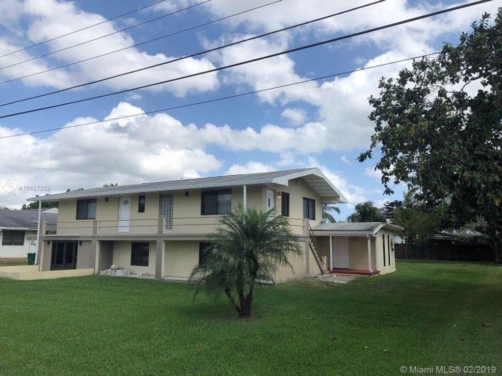 Photo of 4230 SW 73rd Terrace, Davie, FL 33314 (MLS # F10492383)