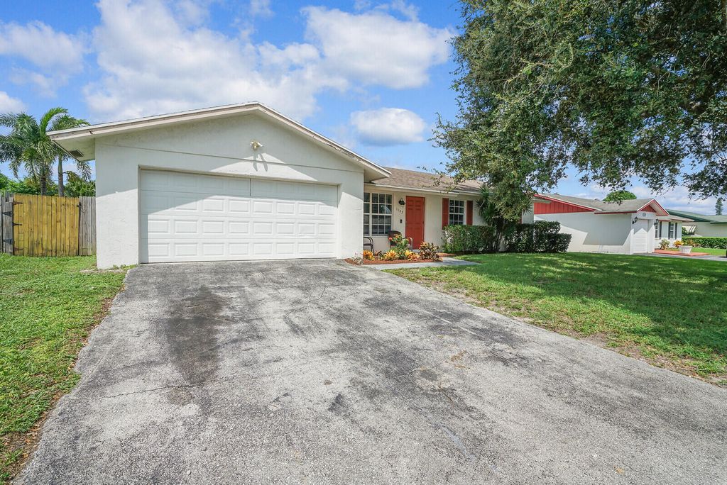 Photo of 1145 SW 24th Avenue, Boynton Beach, FL 33426 (MLS # R11023801)
