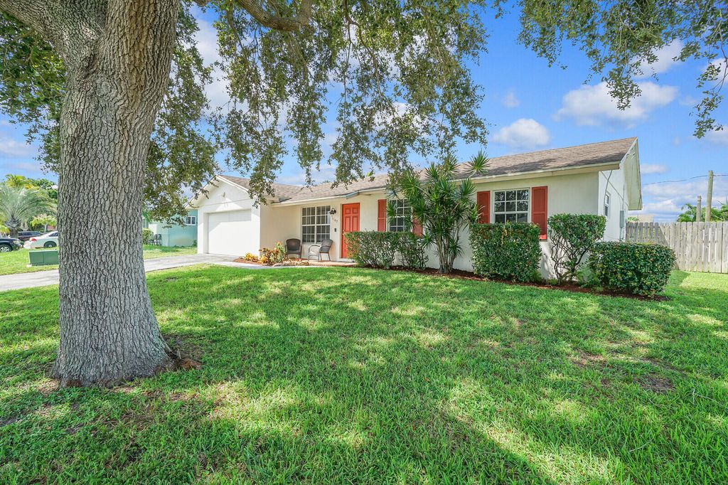 Photo of 1145 SW 24th Avenue, Boynton Beach, FL 33426 (MLS # R11023801)