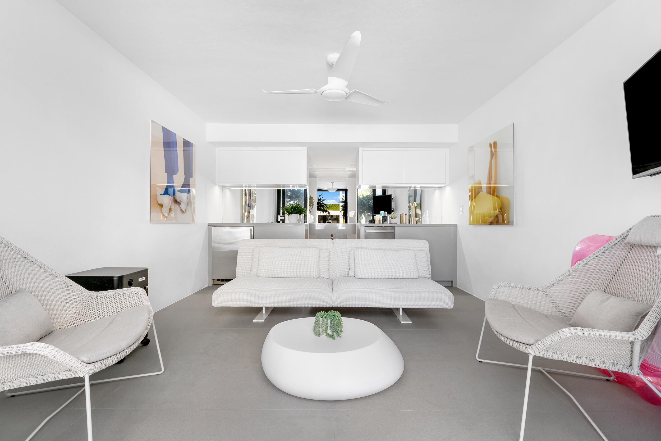 PALM BEACH HAMPTON CONDO - Residential