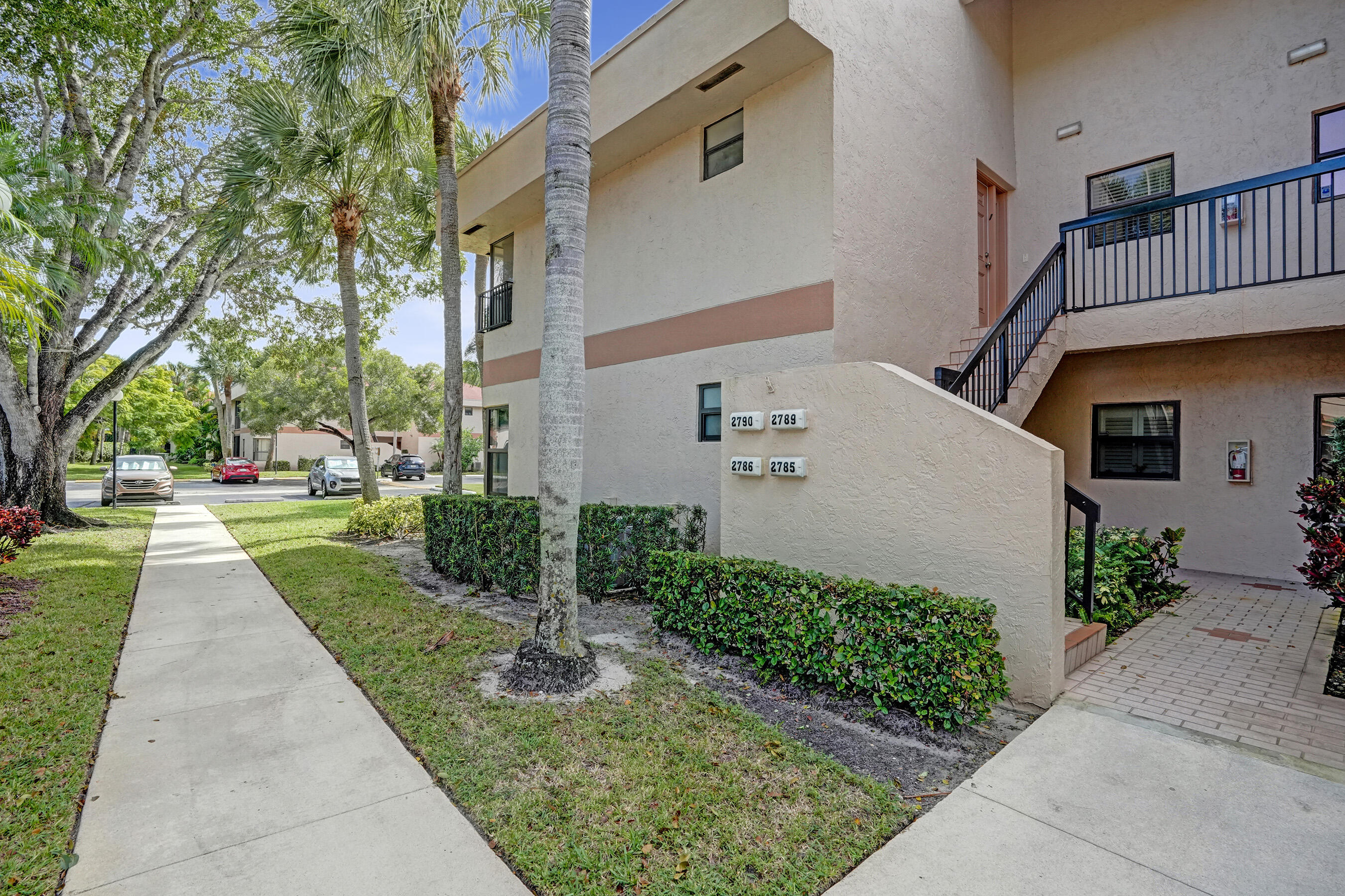 APPLEWOOD VILLAGE II-B CONDO - Residential