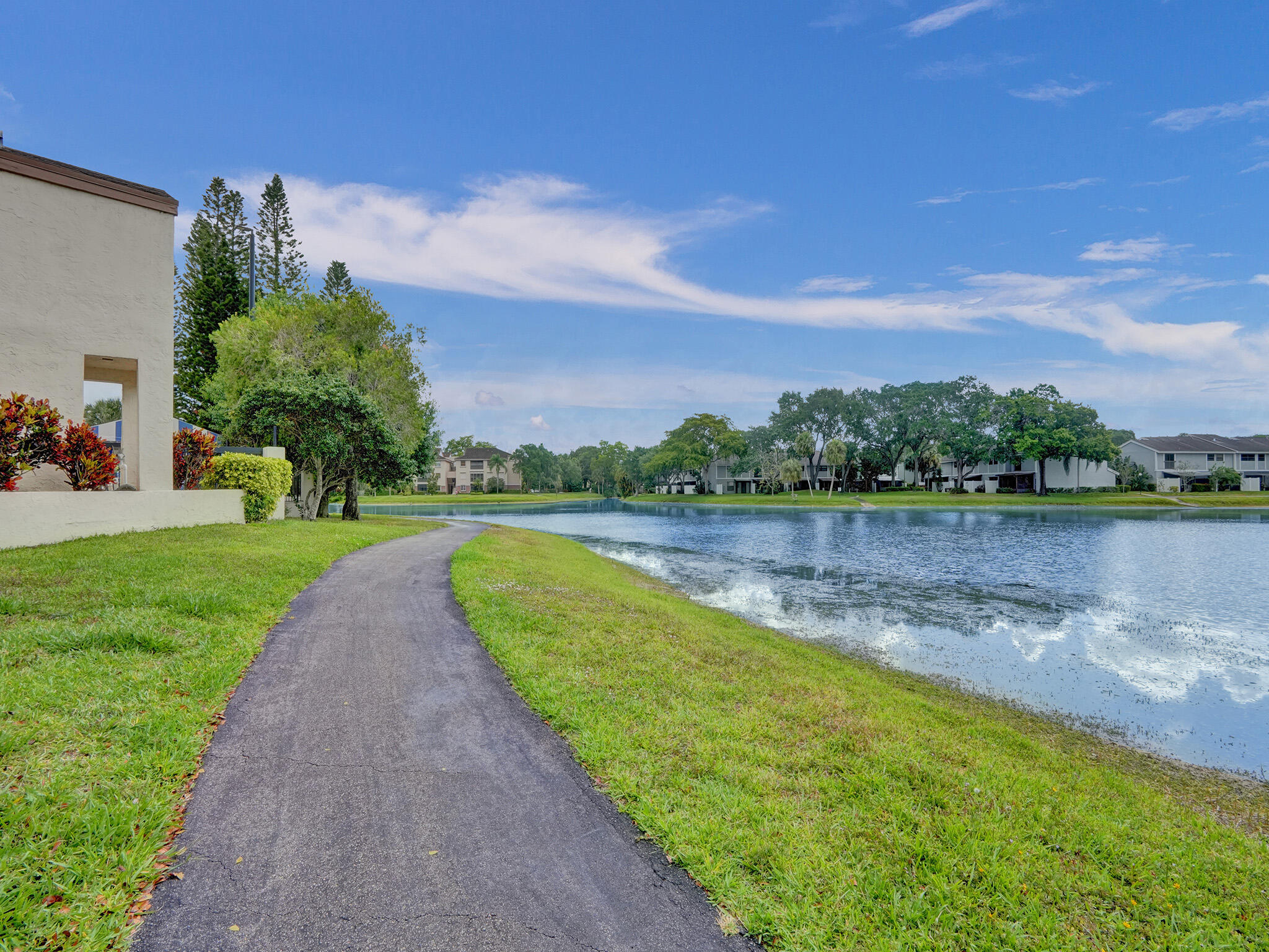 APPLEWOOD VILLAGE II-B CONDO - Residential