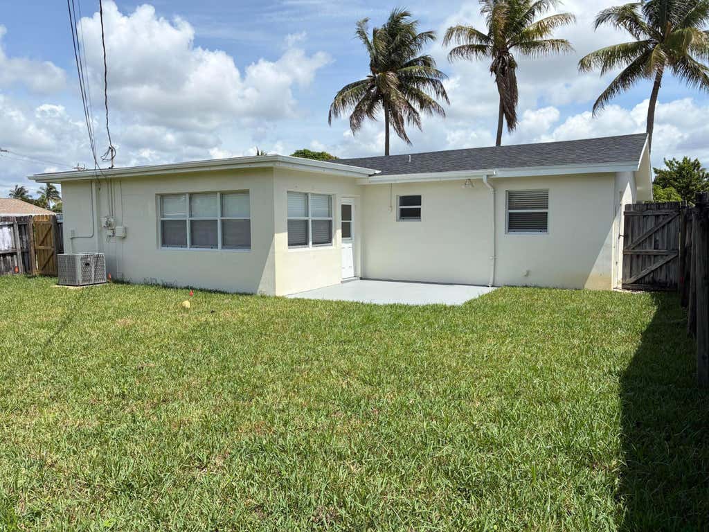 Photo of 1142 GARNETT Street, Lantana, FL 33462 (MLS # B26058713)