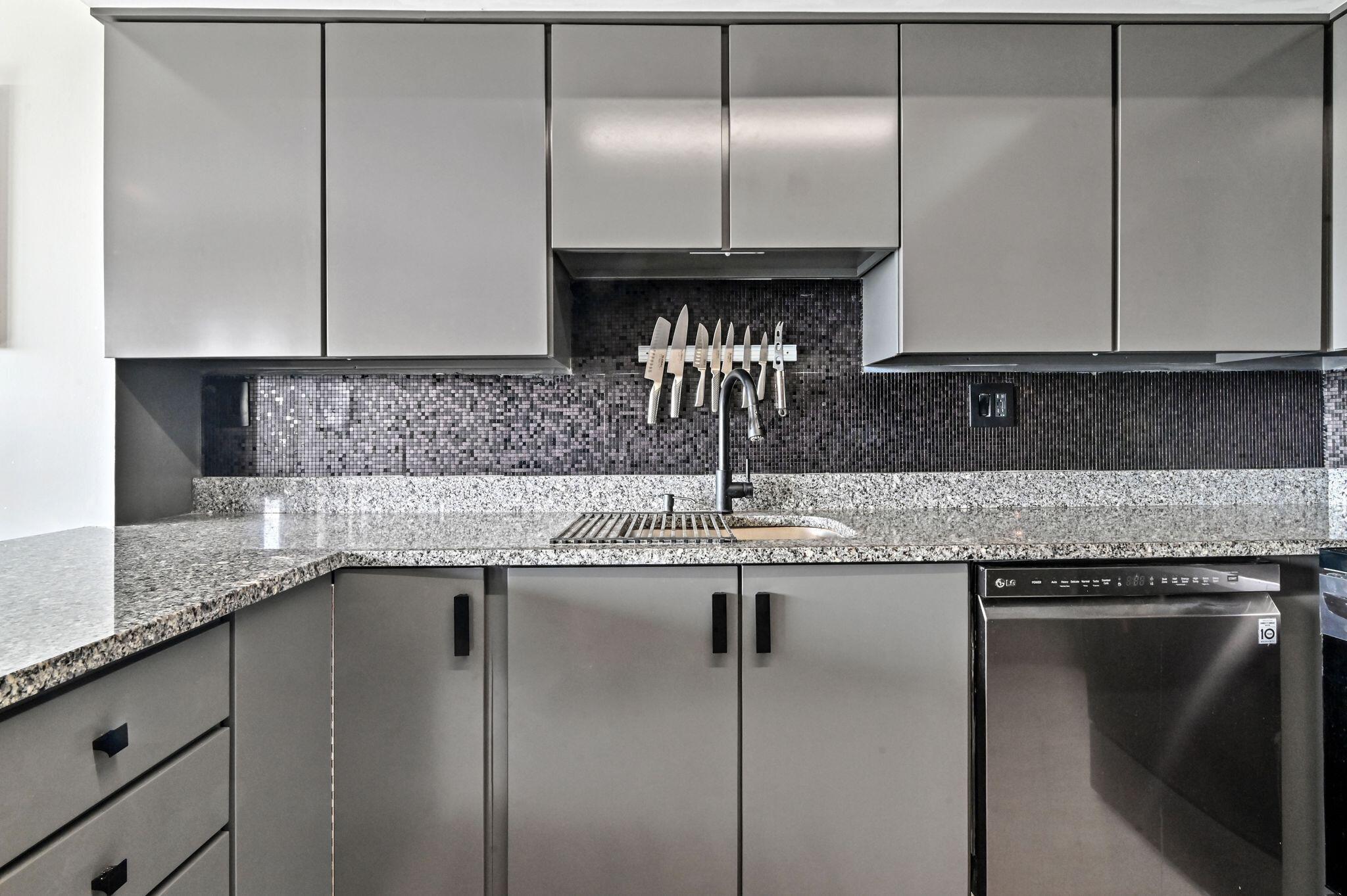 CONSULATE CONDO - Residential