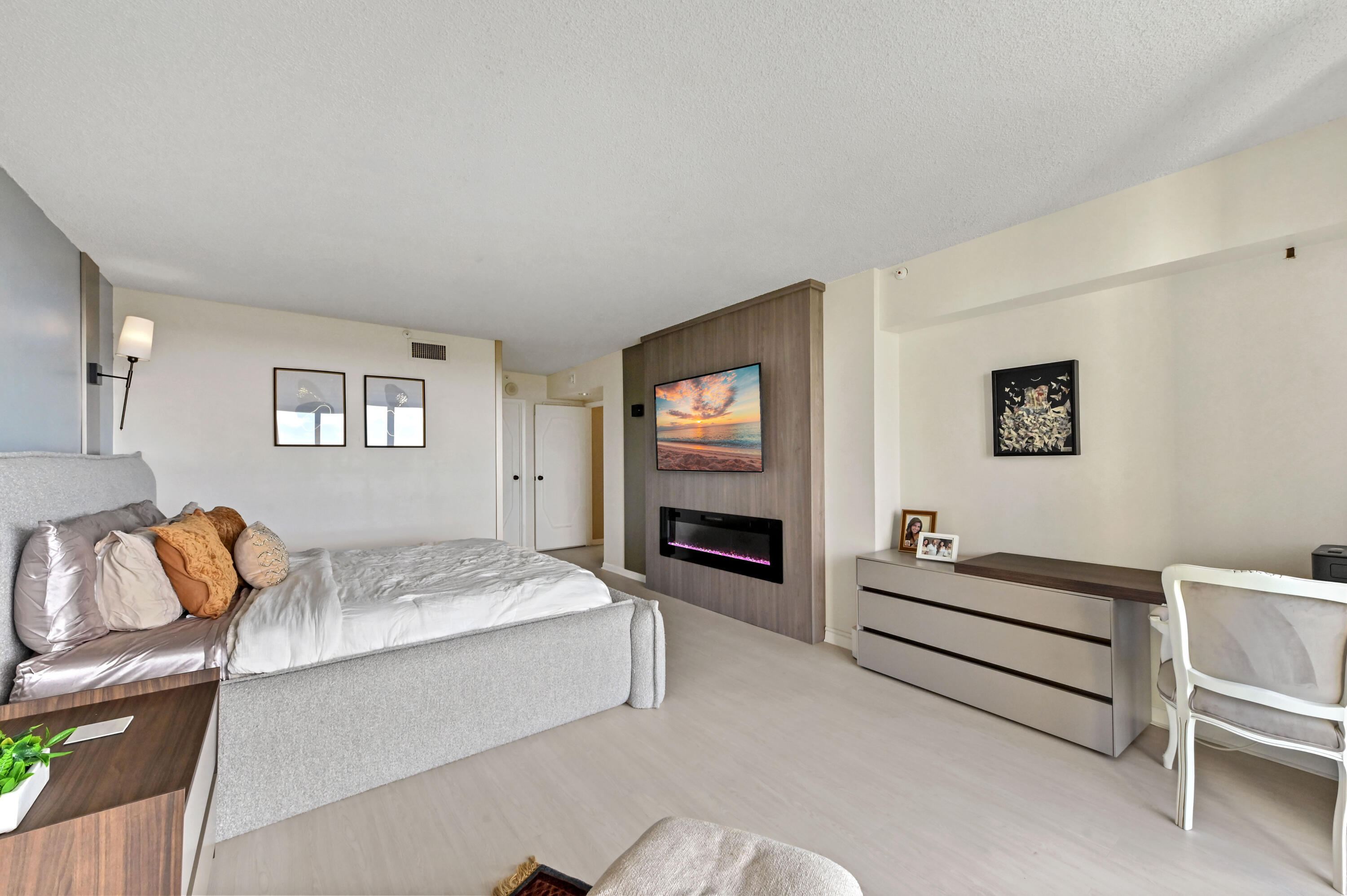 CONSULATE CONDO - Residential