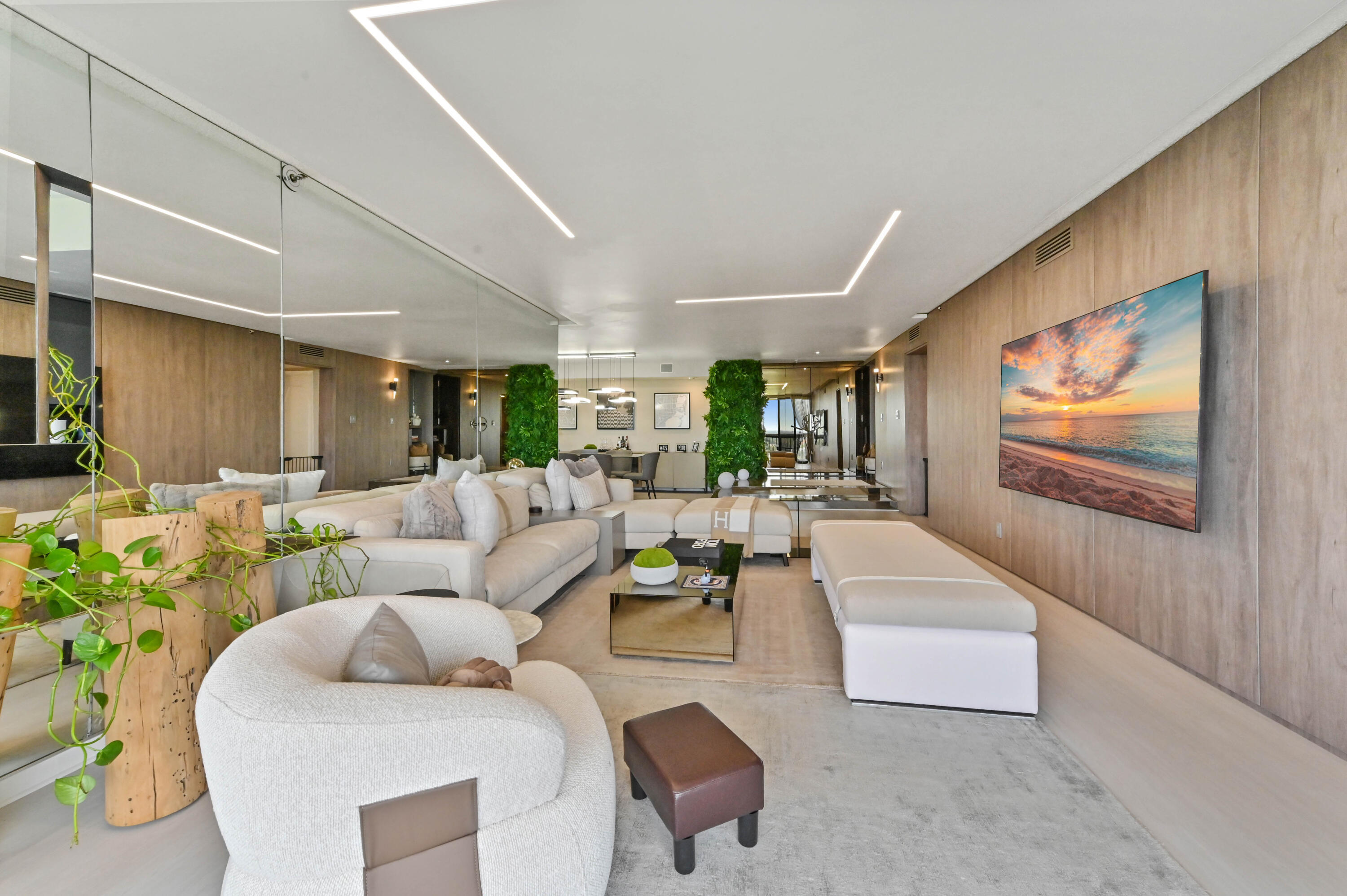 CONSULATE CONDO - Residential