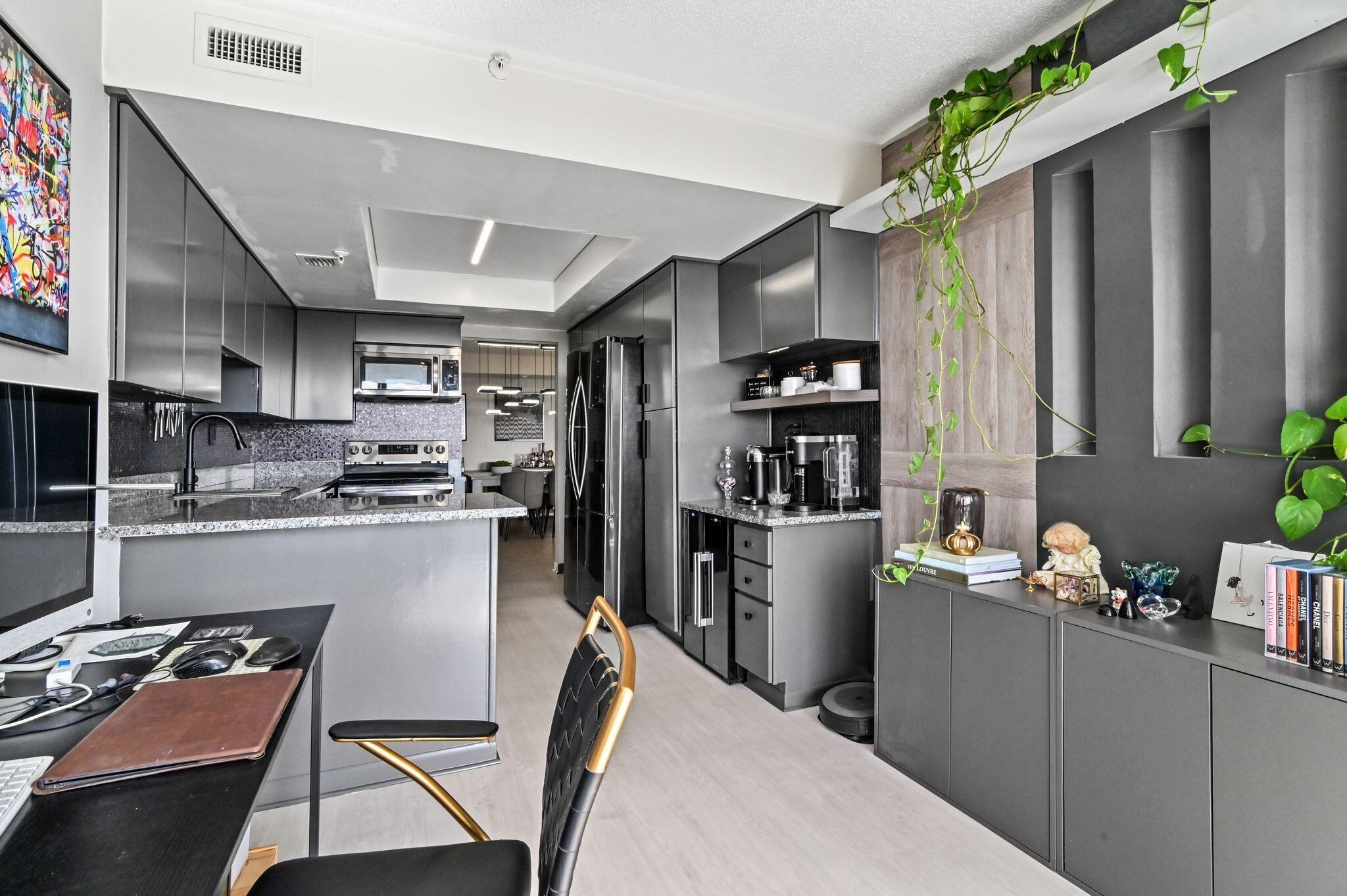 CONSULATE CONDO - Residential