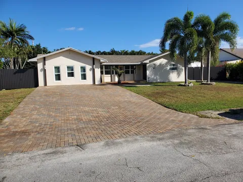 26 W Pine Tree Avenue, Lake Worth, FL 33467 - MLS#: R11066023