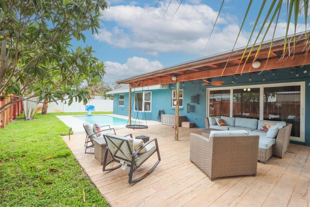 Photo of 4139 Wingo Street, Jupiter, FL 33469 (MLS # B26002695)
