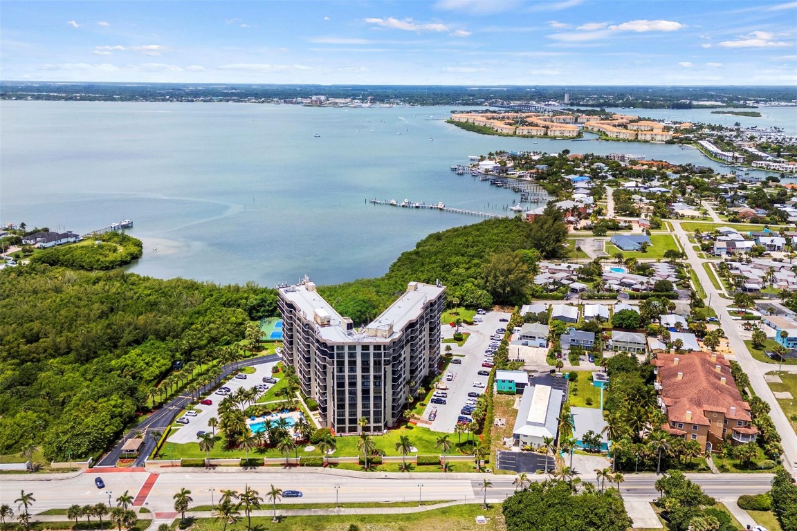 Sea Pointe Towers - Residential