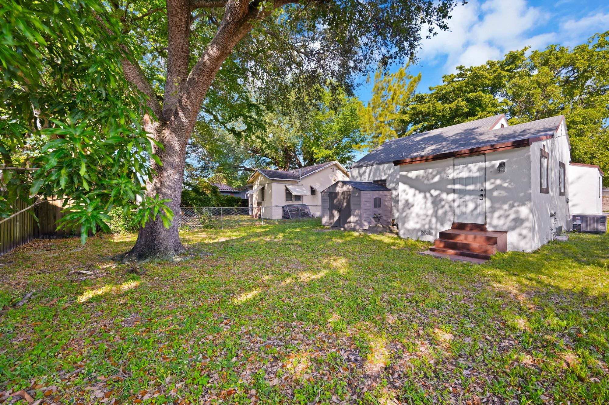 36TH ST MANOR - Residential