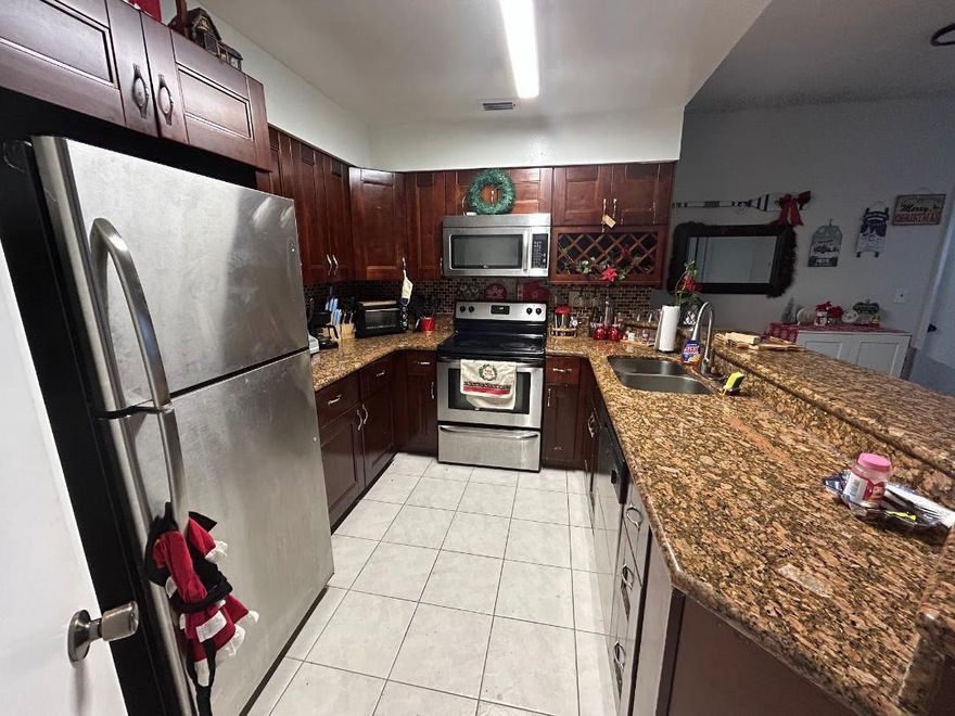 UPDATED 2 BEDROOM, 2 BATH UNIT IN A GREAT LOCATION. THIS CONDO HAS SPACIOUS WALK IN CLOSETS, IN UNIT WASHER AND DRYER. RELAXING PRIVATE PATIO. LOTS OF NATURAL LIGHT FOR RELAXATION. EASY ACCESS TO HIGHWAYS AND SHOPPING. A PERFECT PLACE TO CALL HOME. COMPLEX HAS A COMMUNITY POOL, TENNIS COURTS AND GYM.