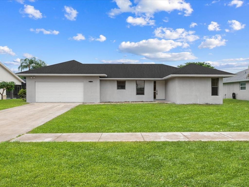 NEW ROOF. REJUVANTATED, SPACIOUS, TURN-KEY 2/2 W/2-CAR GARAGE. NO APPOINTMENT REQUIRED. COME AND FALL IN LOVE WITH YOUR NEW HOME.