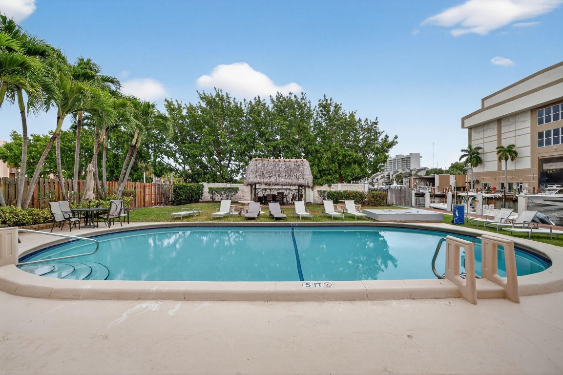 Caravel Condominium - Residential