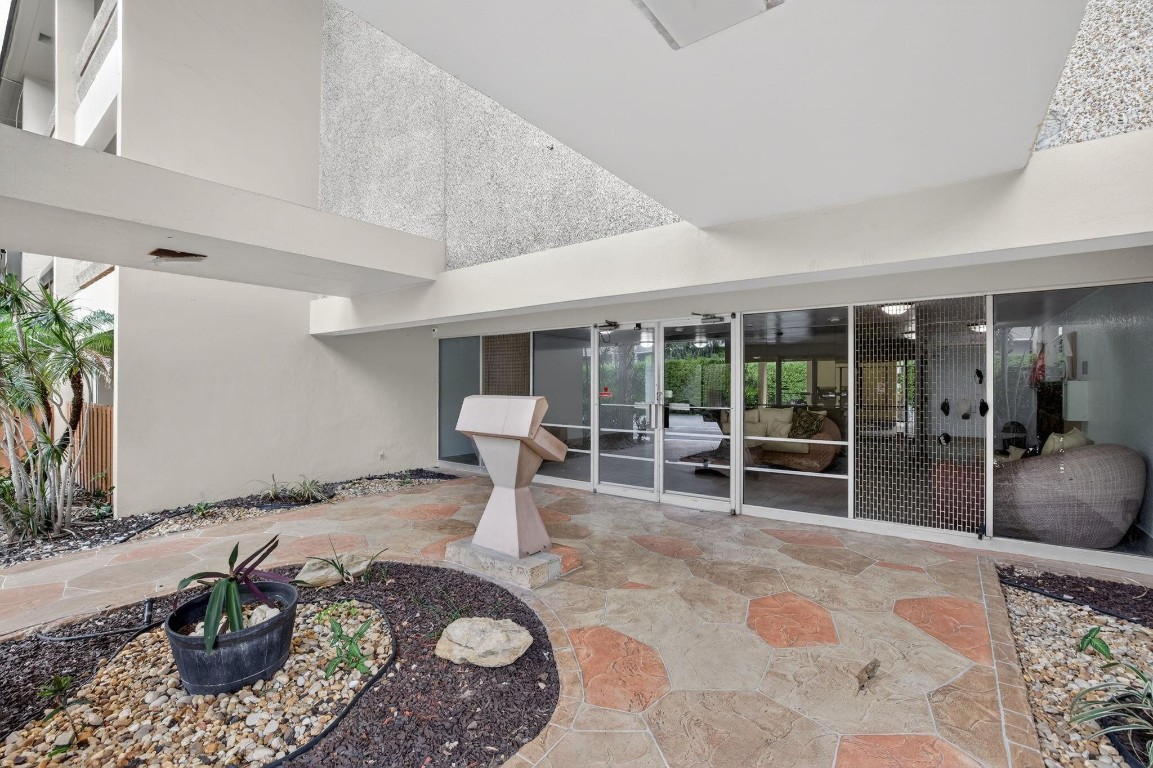 Caravel Condominium - Residential