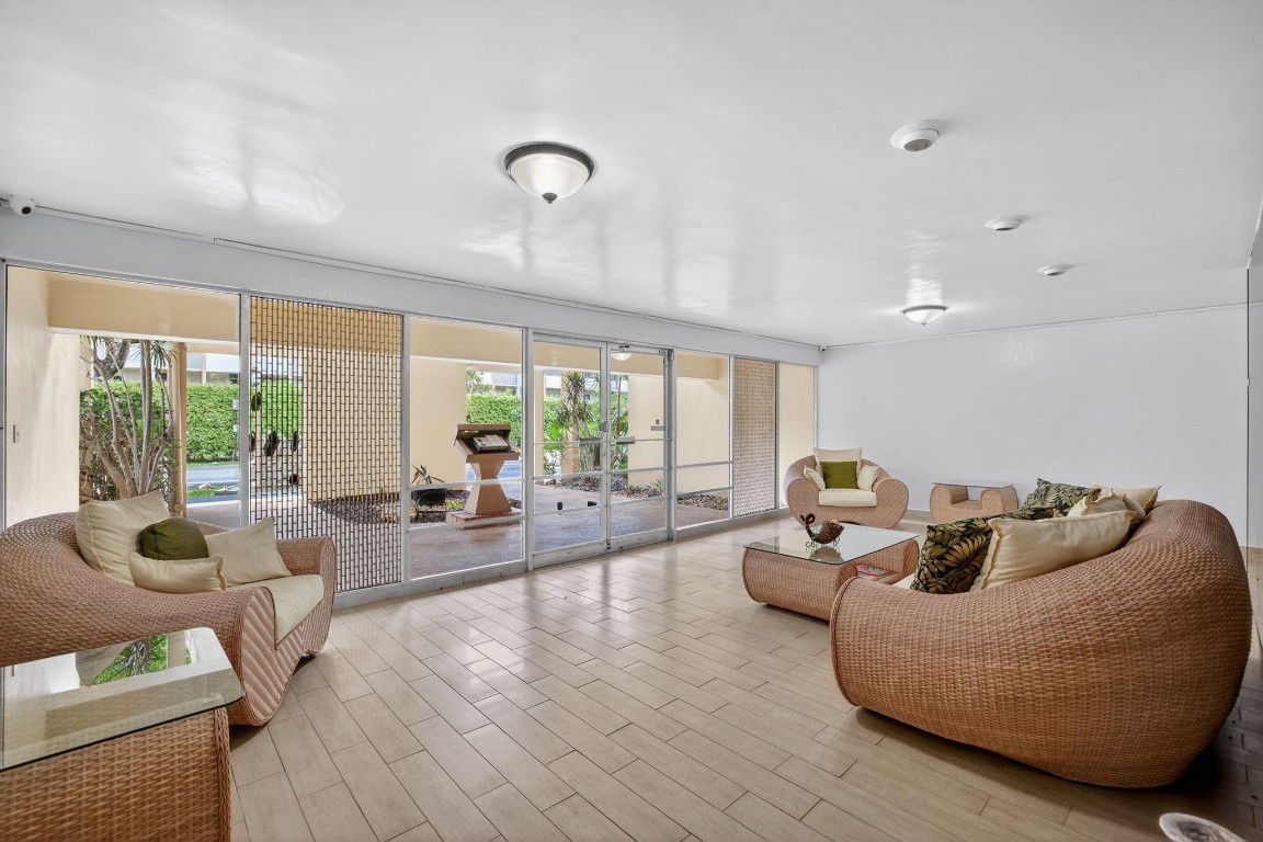 Caravel Condominium - Residential