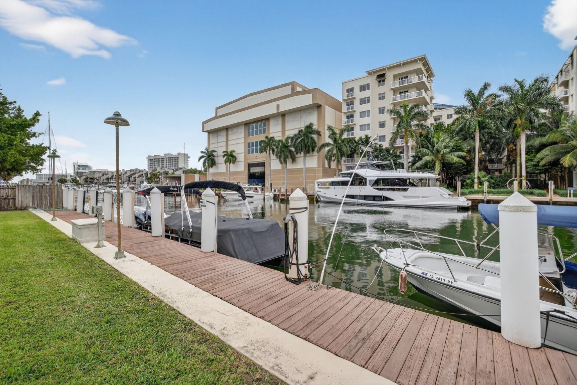 Caravel Condominium - Residential