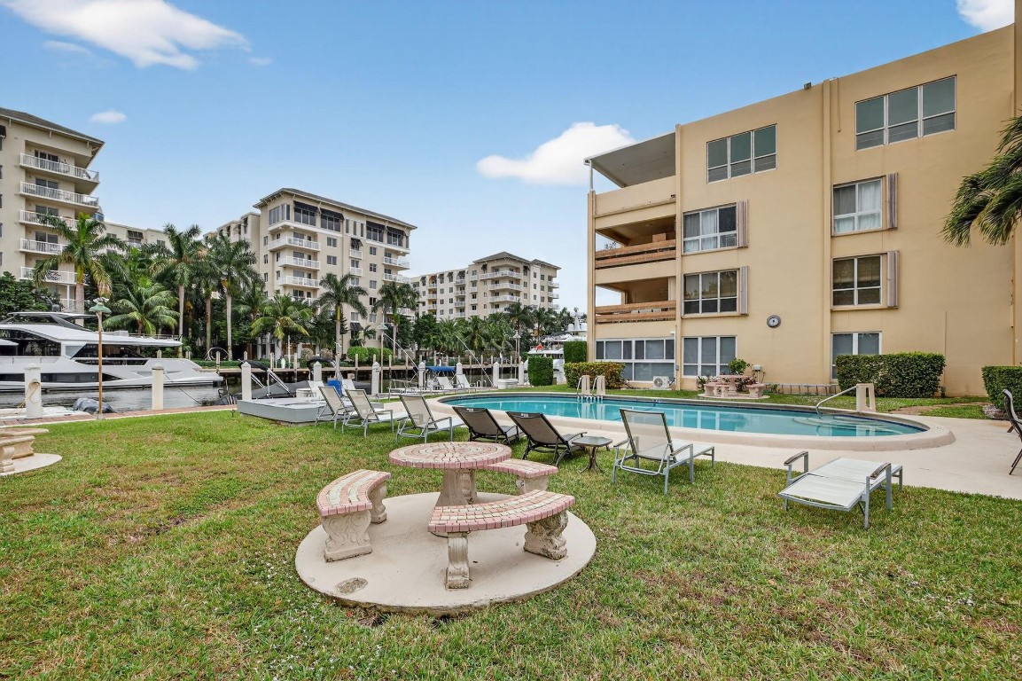 Caravel Condominium - Residential