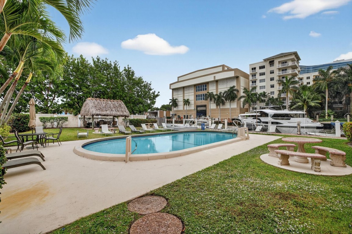 Caravel Condominium - Residential