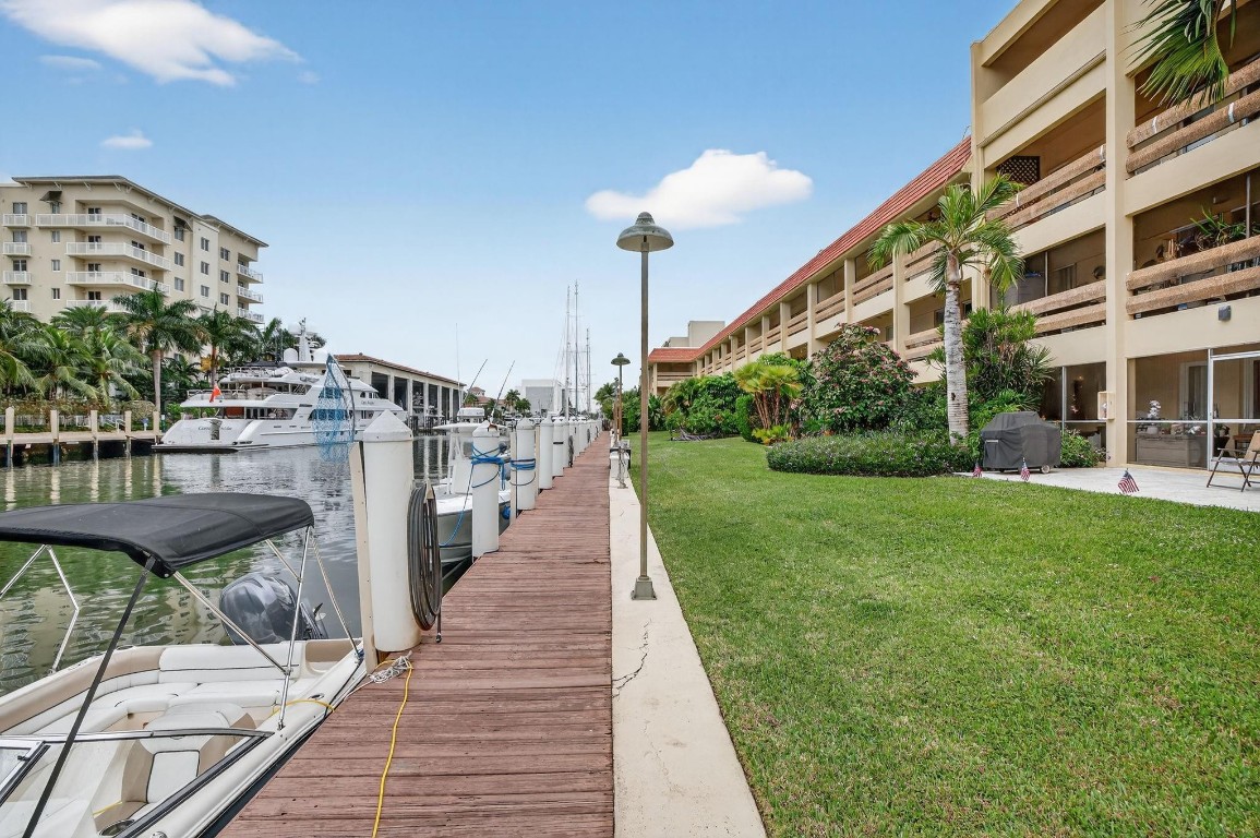 Caravel Condominium - Residential