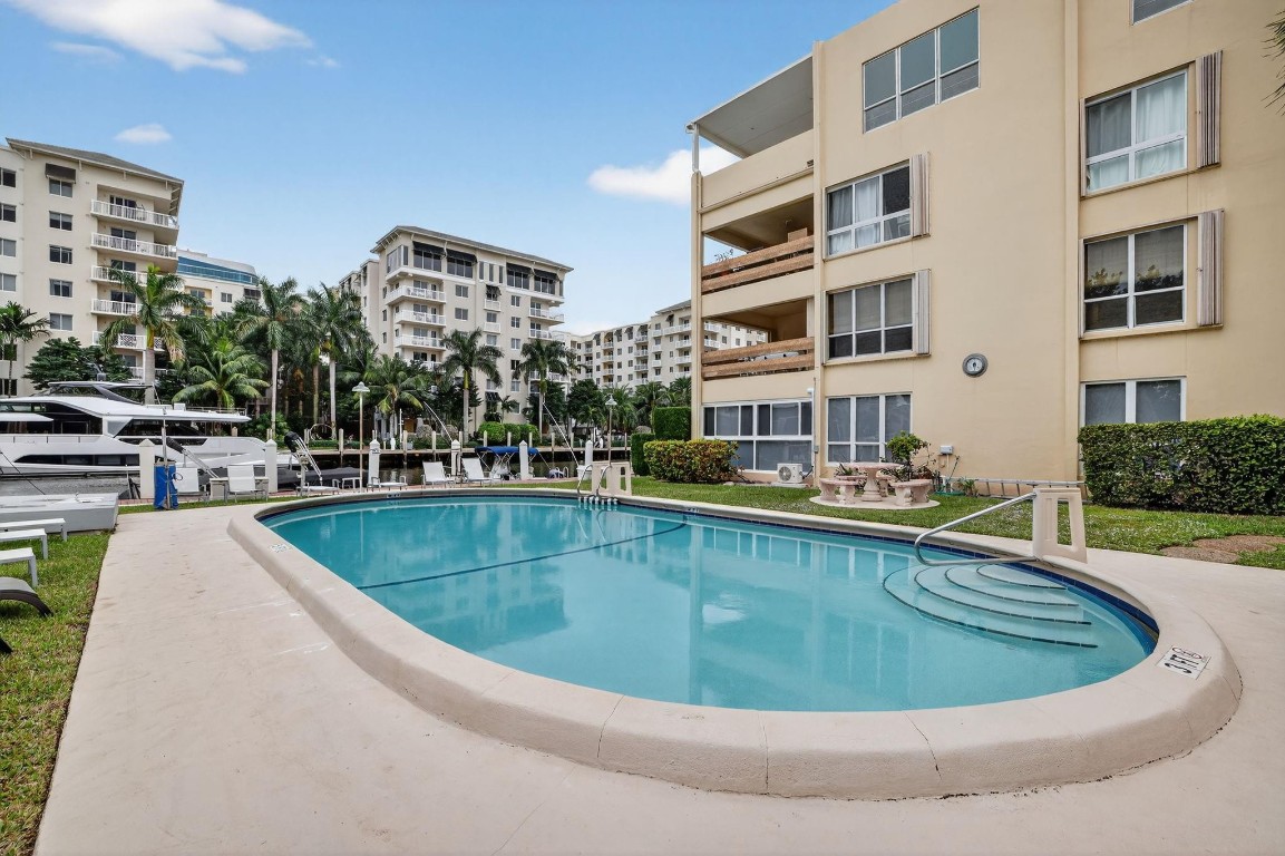 Caravel Condominium - Residential