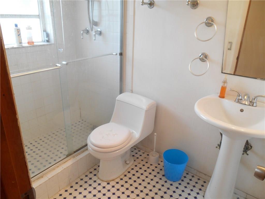 Cresthaven 3 37-11 B - Residential