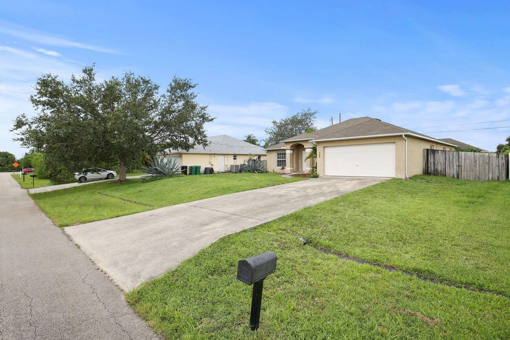 Photo of 565 SW Undallo Rd, Port St Lucie, FL 34953 (MLS # F10512713)