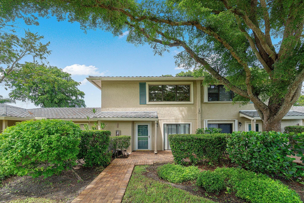 Photo of 13 WESTGATE Lane #13B, Boynton Beach, FL 33436 (MLS # B26077948)