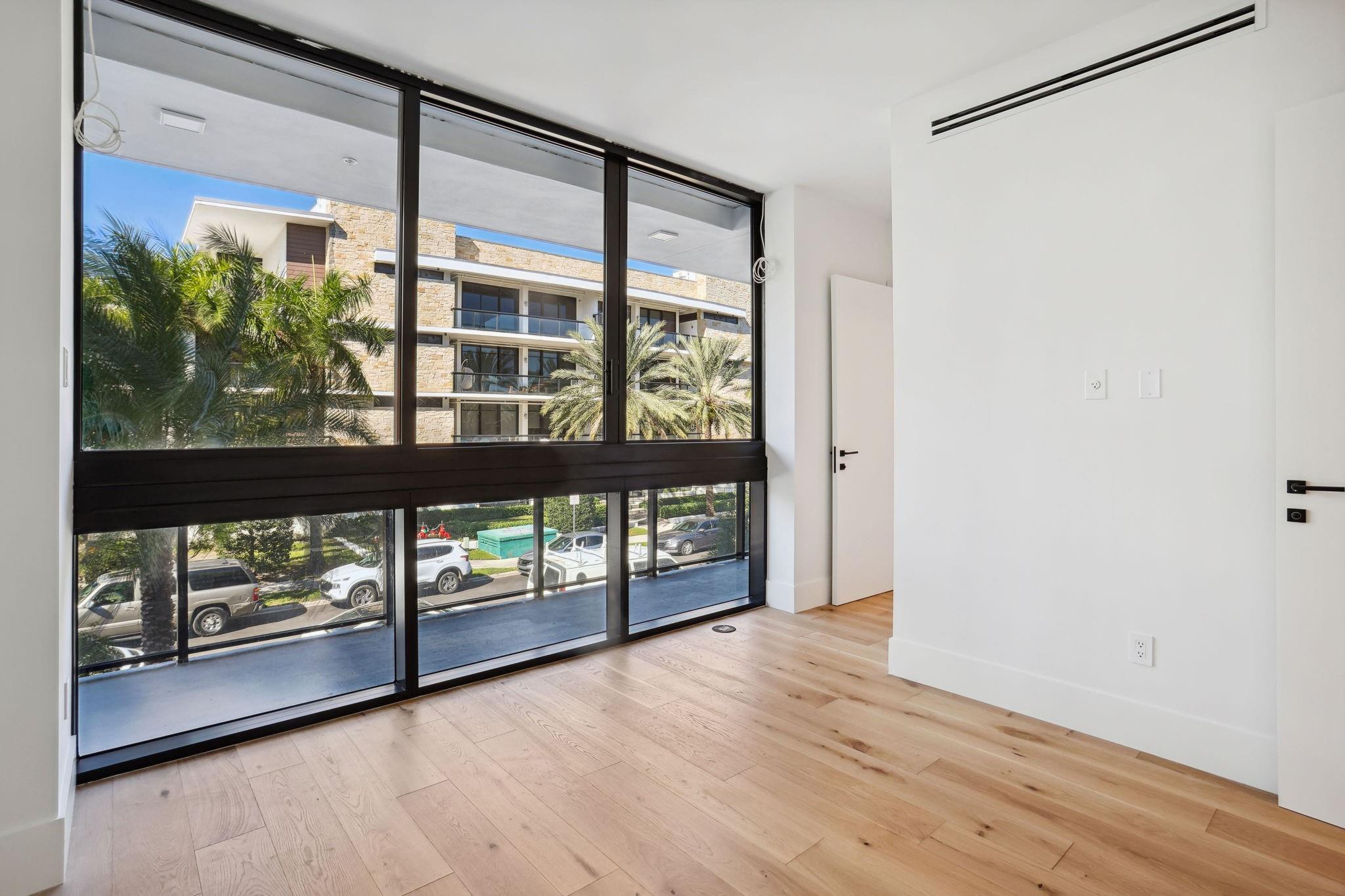 160 Marina Bay - Residential