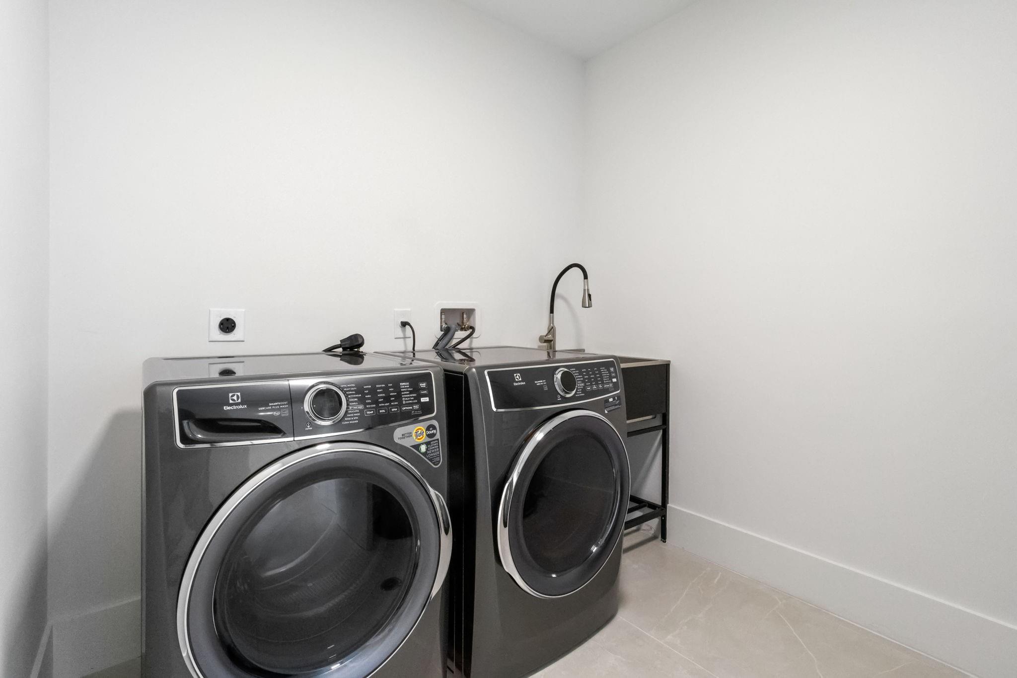 160 Marina Bay - Residential