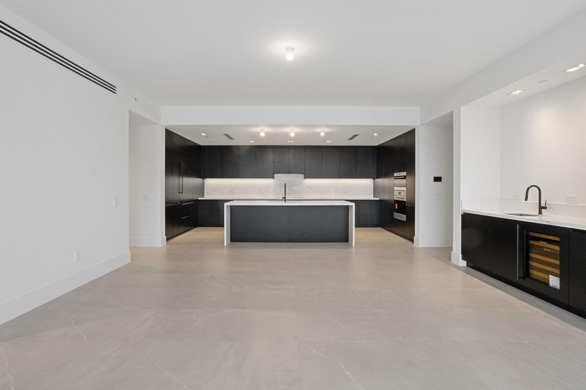 160 Marina Bay - Residential