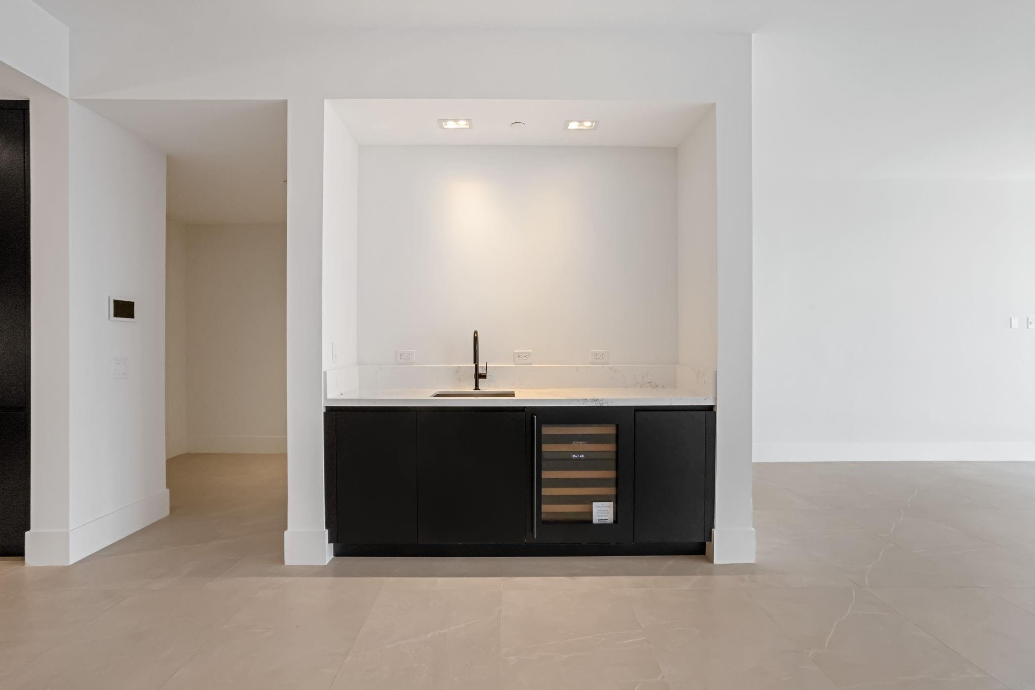 160 Marina Bay - Residential