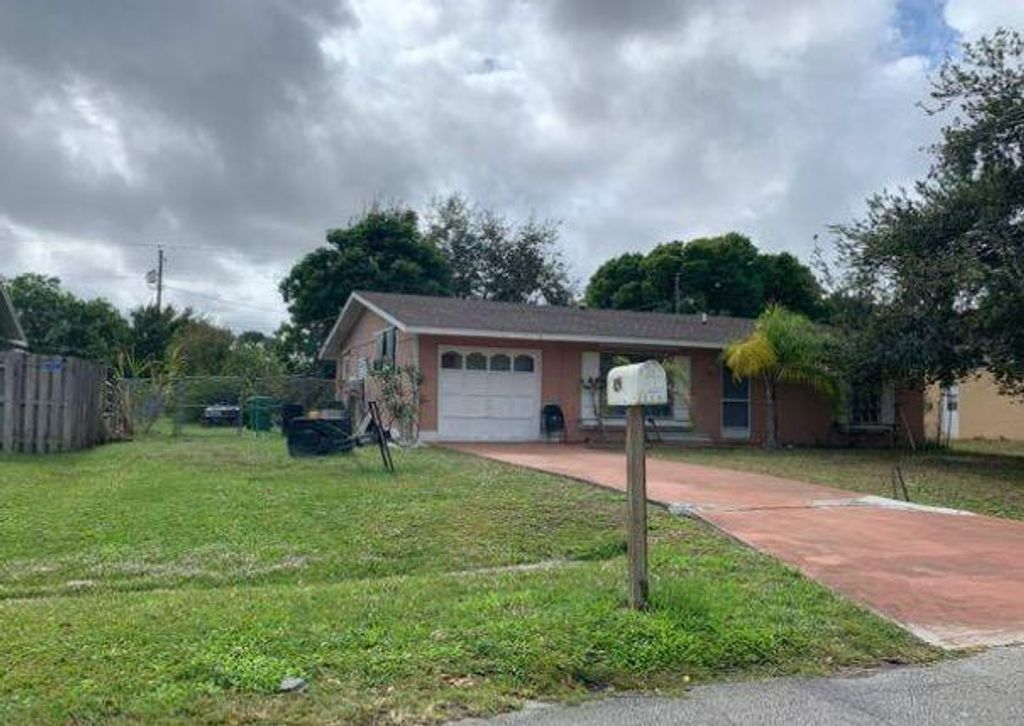 Photo of 250 SE Verada Avenue, Port Saint Lucie, FL 34983 (MLS # R10717472)