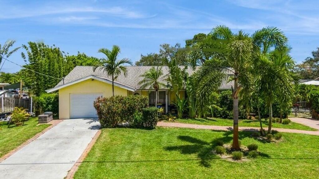 Photo of 528 SW Hidden River Avenue, Palm City, FL 34990 (MLS # R10990305)