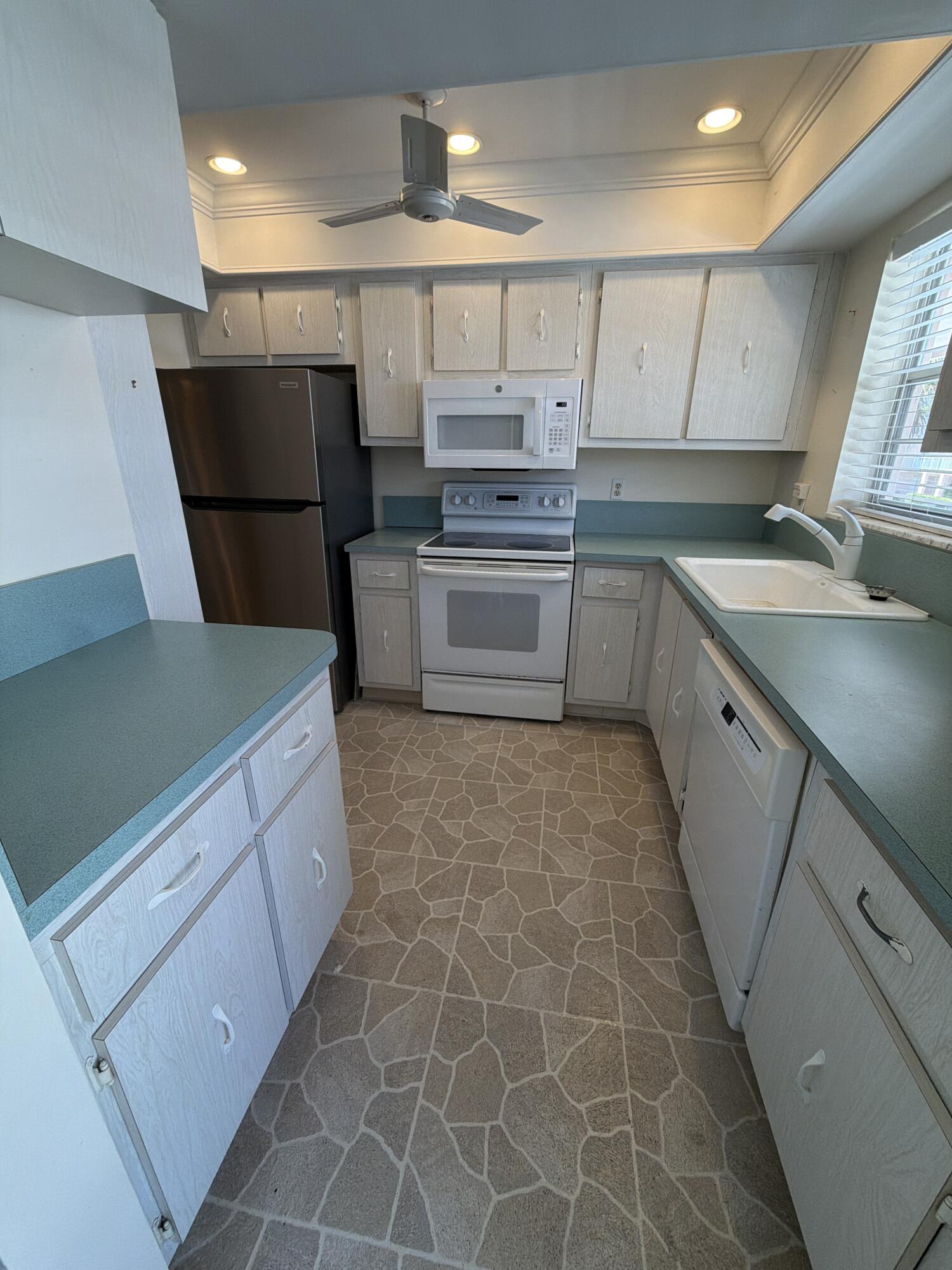 LITTLE CLUB CONDO - Residential